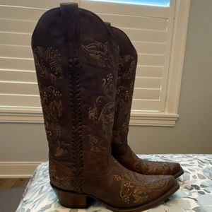 Corral boots